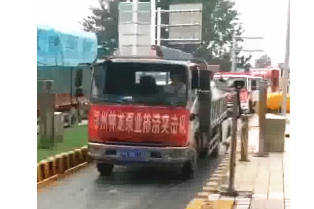 我公司新組織的搶險排澇設(shè)備及人員，出發(fā)馳援焦作災(zāi)區(qū)，兄弟們辛苦了，加油！